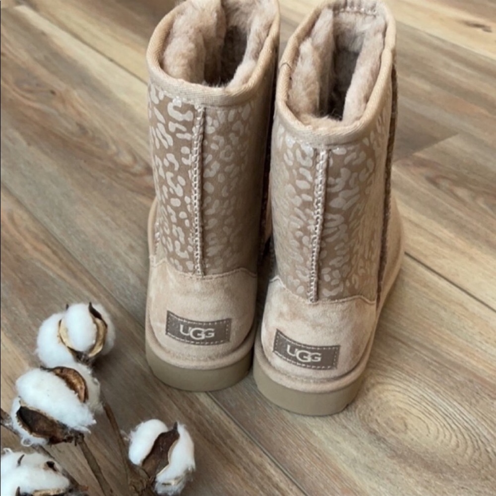 🌿UGG- CLASSIC SNOW LEOPARD BOOTS🌿 - Picture 13 of 15